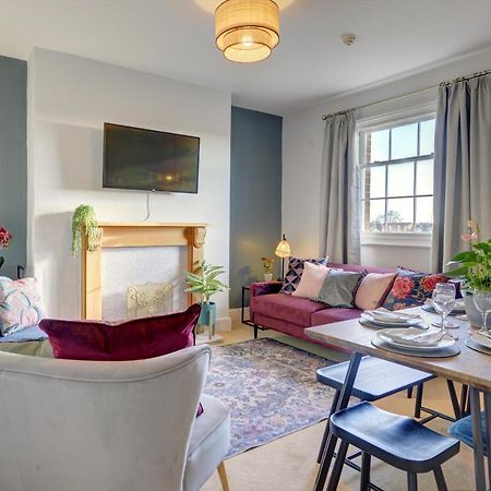 Regency Nest By Spa Town Property - Stylish 3 Bedroom Apartment On 2 Floors, Central 利明顿 外观 照片