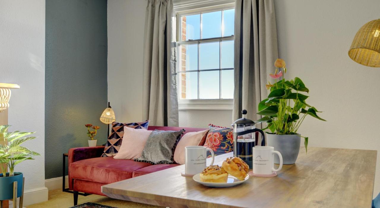Regency Nest By Spa Town Property - Stylish 3 Bedroom Apartment On 2 Floors, Central 利明顿 外观 照片