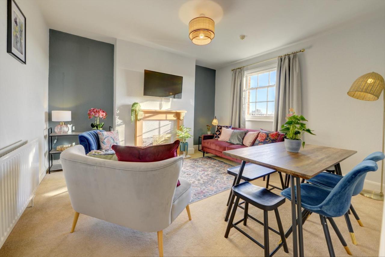 Regency Nest By Spa Town Property - Stylish 3 Bedroom Apartment On 2 Floors, Central 利明顿 外观 照片
